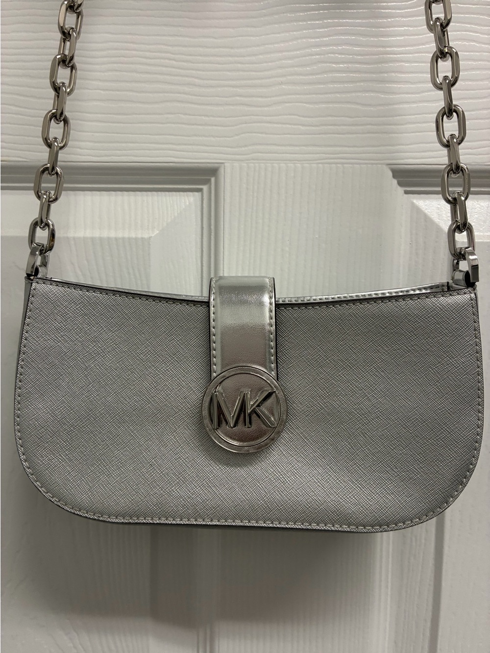 Silver ladies dress Bag - Sleek Metallic Design